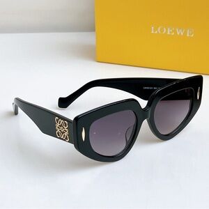 Loewe Black Frame Sunglasses Purple Lens Logo Chic